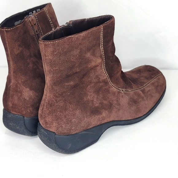 Clark's Brown Suede Booties Size 10W. S1266 - Picture 6 of 7